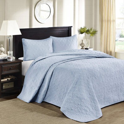 Reversible Quilt Blue Twin/twin Xl - Summer And Winter Enjoyment. Pre-washed Cotton Filling For Comfort. Artistry. Includes & 2 Shams. Machine Washable. Microfiber Mix Bedding Every Season. A