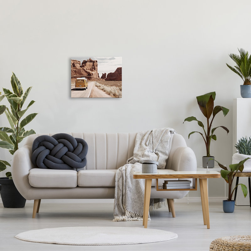 Aw Aw-266-Canvas, désert, falaises, voyage en voiture, sur toile par Krista Broadway, photographie