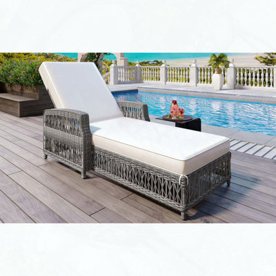 Chaise longue réglable en osier avec accoudoirs et coussin amovible, capacité de 400 lb