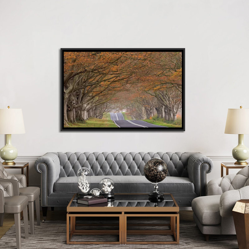 « through the tunnel », reproduction de photo sur toile tendue, H 18 po x l 26 po x P 1,5 po, Toile avec cadre noir