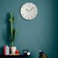 Horloges murales blanches et blanches