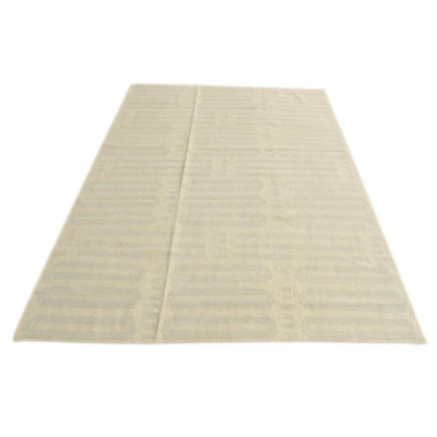 Tapis ivoire 5 pi 9 po x 7 pi 7 po