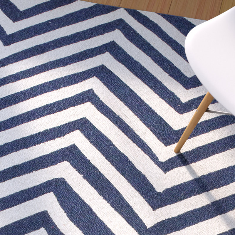 Tapis bleu marine à chevrons Wolfenbarger, Rectangle 9 pi 6 po x 13 pi 6 po