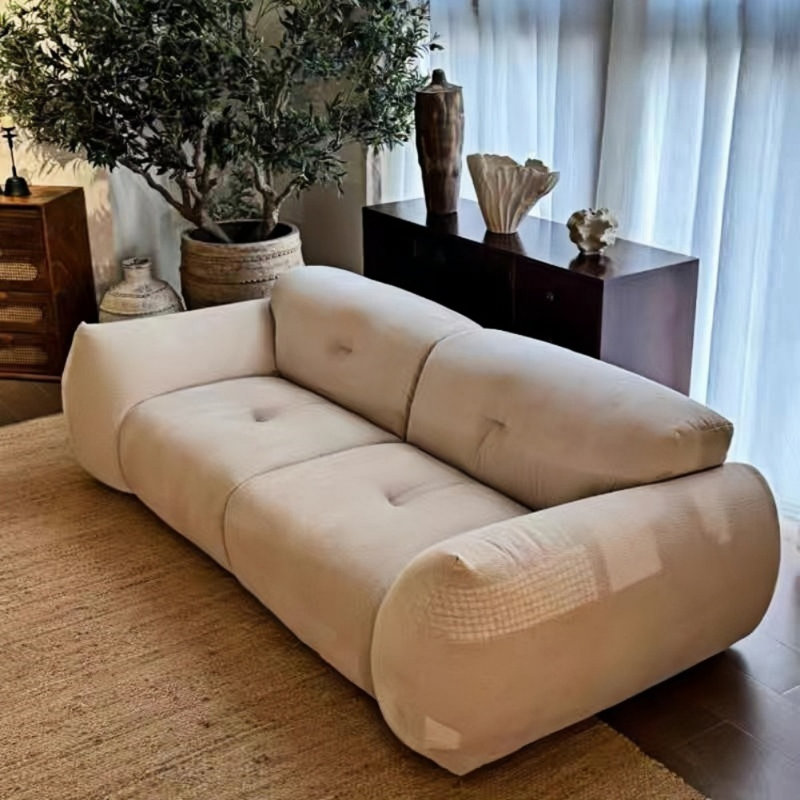 Canapé droit crème de style minimaliste