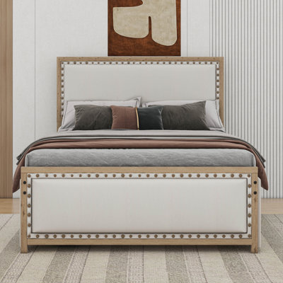 Lit avec décoration cloutée et 4 tiroirs
