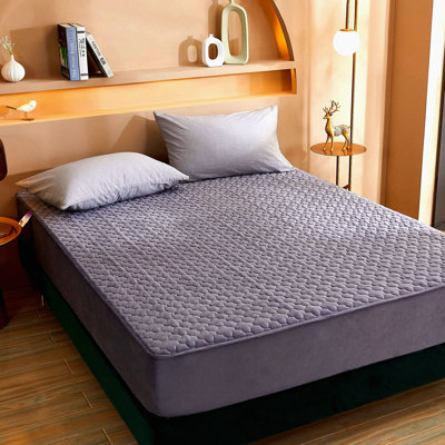 PlushGuard Fitted Sheet - Soft Flannel Bedding Cover for Mattress - Heavyweight Non-Slip Protection in Gray - Velvety Comfort for Bed