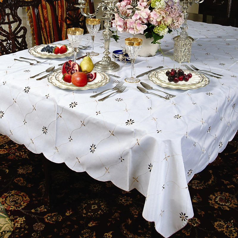 Nappe brodée dotty, l 70 po x P 52 po, Blanc
