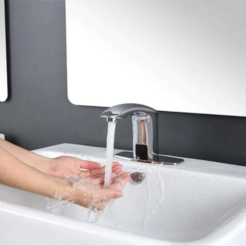 Distributeur de savon mains libres automatique commercial commercial en chrome durable et hygiénique