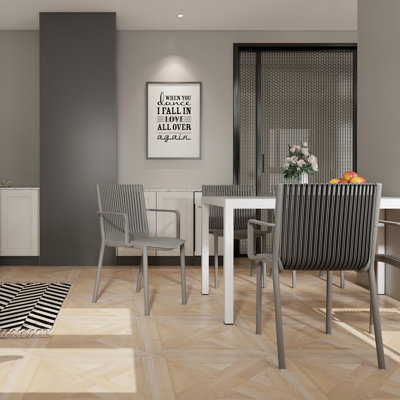 Ensemble de 4 chaises en polypropylène résistantes aux intempéries