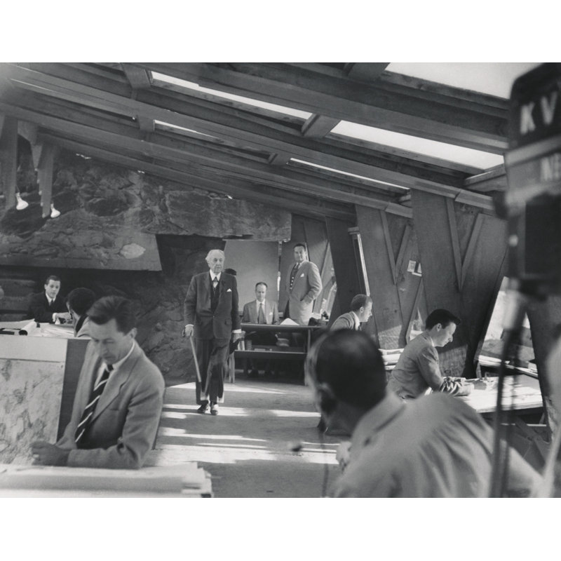 Frank Lloyd Wright: The Boss at His Architecture Cabinet - Photographie sans cadre, L 10 po x H 8 po