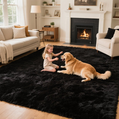 Tapis noir doux à poils longs