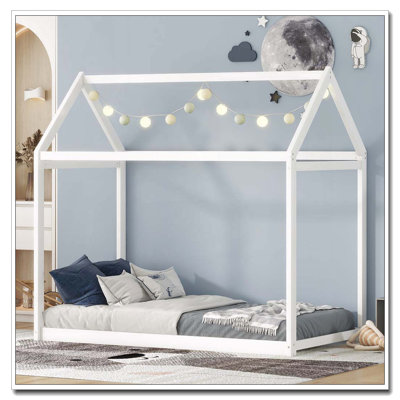 Lit simple en bois