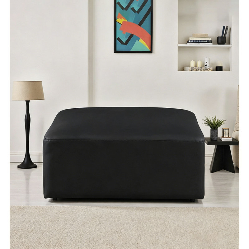 Banc de repose-pieds minimaliste en similicuir Minimalist, 15.75" H x 31.5" W x 31.5" D