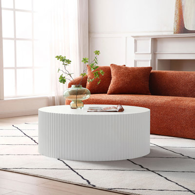 Table basse ronde contemporaine avec relief fabriqué à la main, .435,43 pouces, blanc