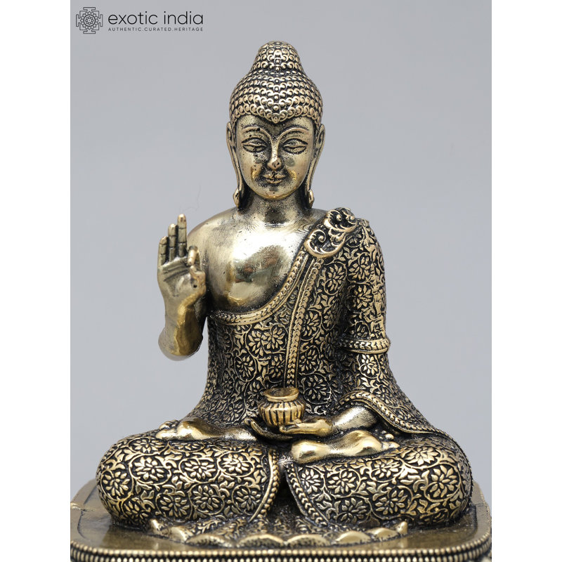 Petit bouddha en laiton assis dans un décor de méditation Vitarka Mudra sur base de bois