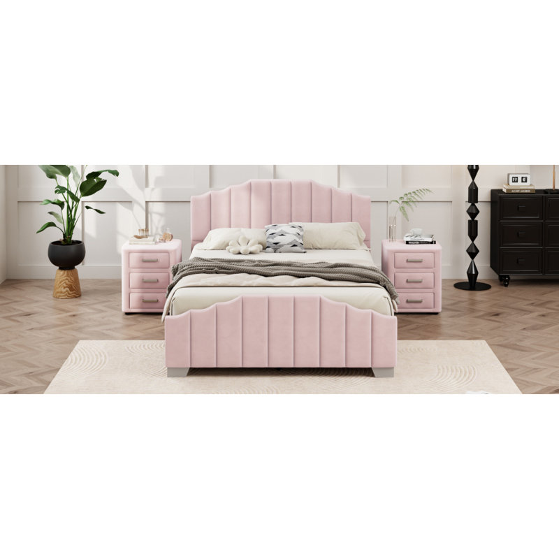 Ensemble de chambre à coucher 3 pièces avec lit plateforme tapissier en velours et 2 tables de chevet à trois tiroirs, Rose