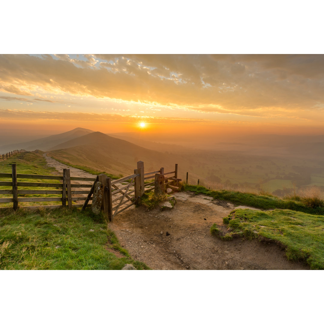 Leinwandbild Mam Tor Wooden Gate in The Peak District