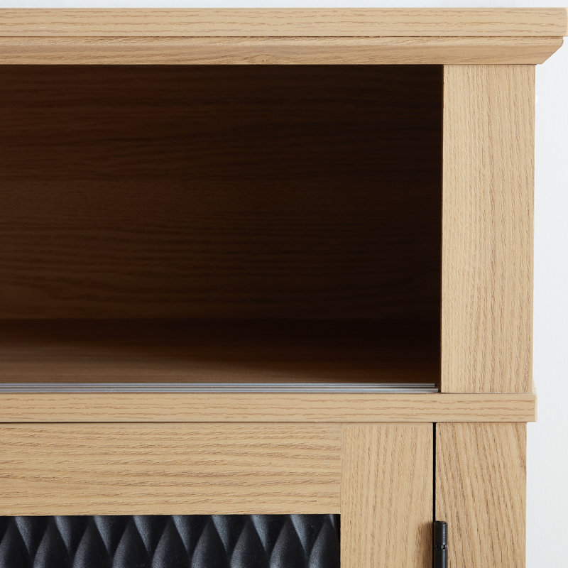 Meuble télé et console multimédia à motif en relief avec espace de rangement ouvert et fermé et porte coulissante