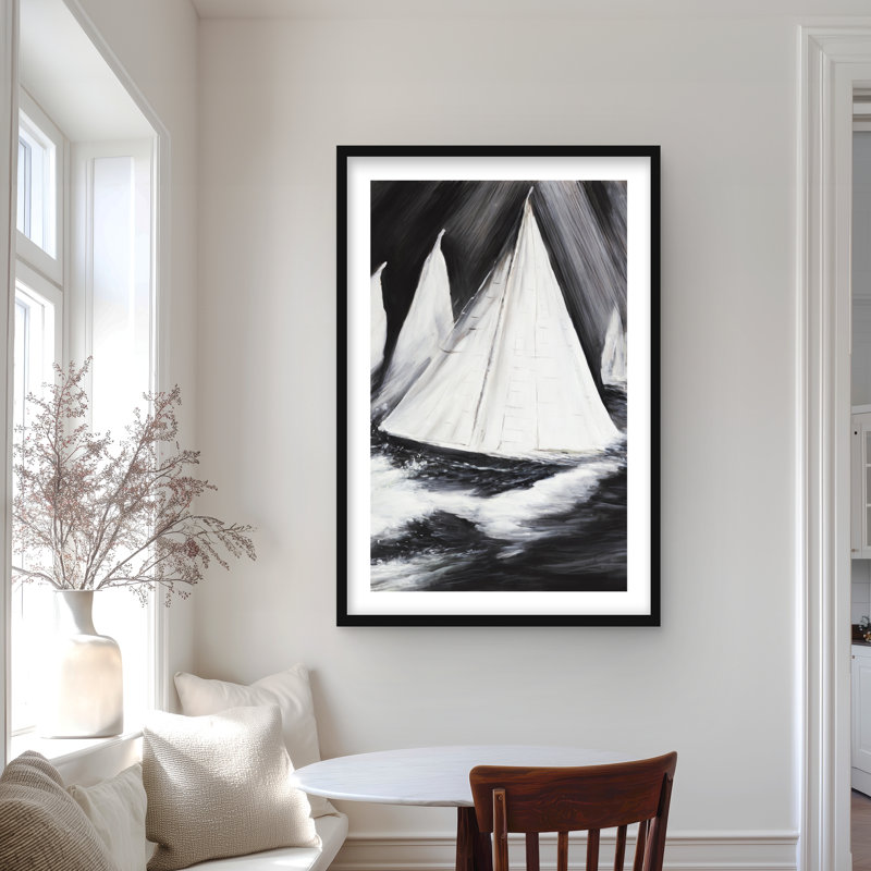 Bateaux en niveaux de gris dans une tempête | Bord de mer noir, reproduction encadrée
