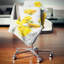 Belles fleurs jaunes sur fond blanc - coussin à imprimé floral-30743915-30743918