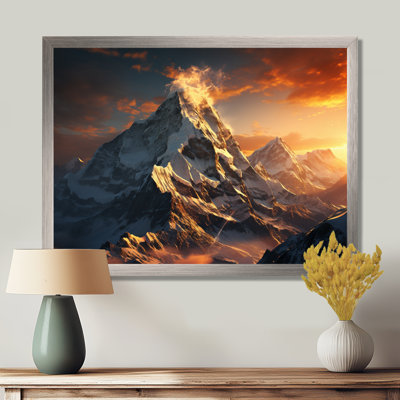 Jaune montagnes enneigées au coucher du soleil, sommet de l'Everest I - montagnes, art mural