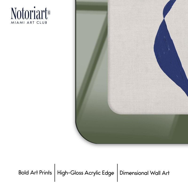Cadre mural Moon Chassing Acrylique par NOTORIART, Olive, H 27,5 po x l 19,5 po, Arrondi