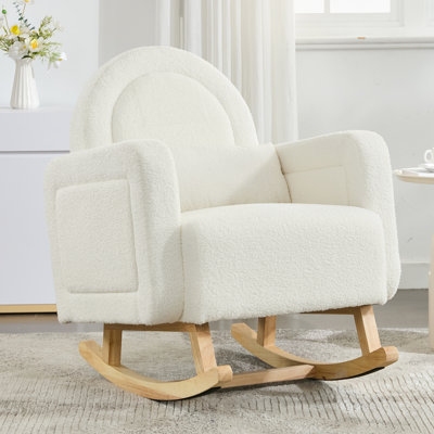 Chaise berçante en velours blanc crème avec dossier incurvé, coussin et structure en bois d'hévéa, fauteuil grand confort en velours, dossier ergonomique, base