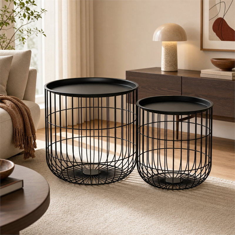 Table d'appoint moderne à structure métallique avec un plateau rond amovible; un ensemble assorti comprenant une table d'appoint de salon et une table basse, en noir.