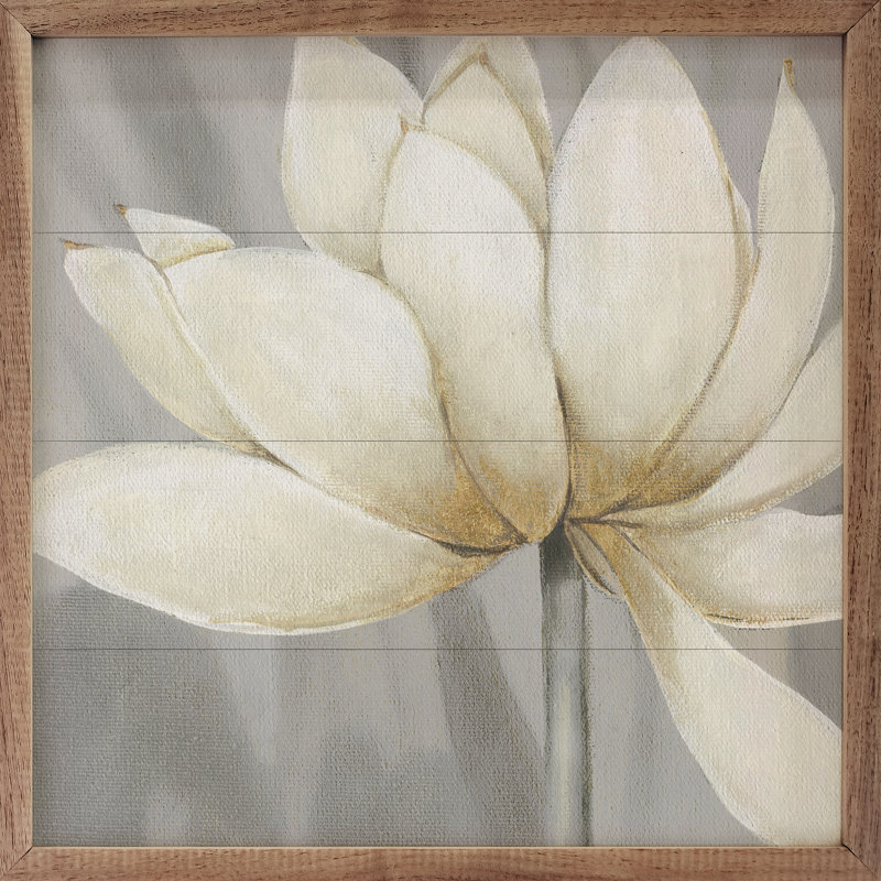 Golden Waterlily 1 par Carol Robinson - reproduction flottante sur bois, H 4 po x l 4 po