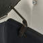 Banc de rangement en velours beige avec boutons en cristal