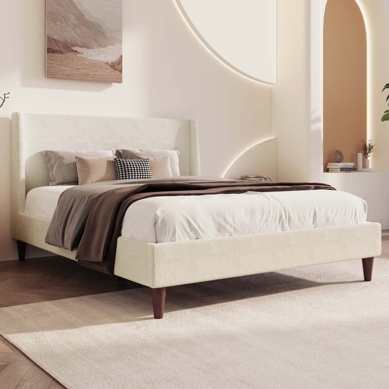 Lit plateforme tapissier moderne avec tête de lit à oreilles et pieds en bois Modern Boucle, Très grand lit