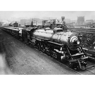 Examples Of The Great Northern Locomotives From 1862 And 1924 - Photograph