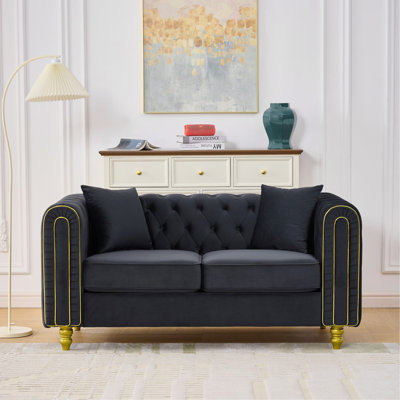 Canapé moderne 63 po, canapé 2 places, canapé confortable en velours capitonné à boutons, accoudoirs roulés et pieds dorés, Chesterfield pour espace de vie principal, noir