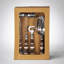 Coffret ouvert de 4 accessoires de bar en acier durable et bois de manguier, idéal pour les bars modernes à domicile et les réceptions.