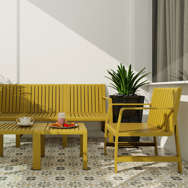 Ensemble de patio 5 pièces comprenant un canapé 3 places, 2 chaises, des tables basses, jaune, léger, montage rapide et facile, gain de place grâce à son système d'emboîtement, sièges respirants, mobilier de conversation intérieur/extérieur : polypropylène.