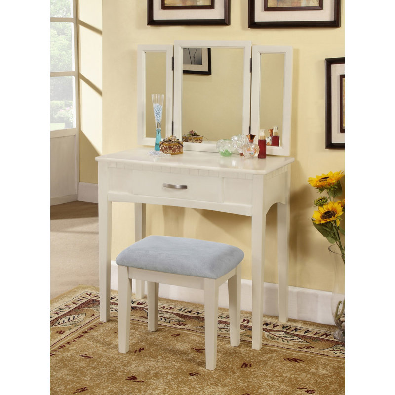 Coiffeuse Idesha, Blanc