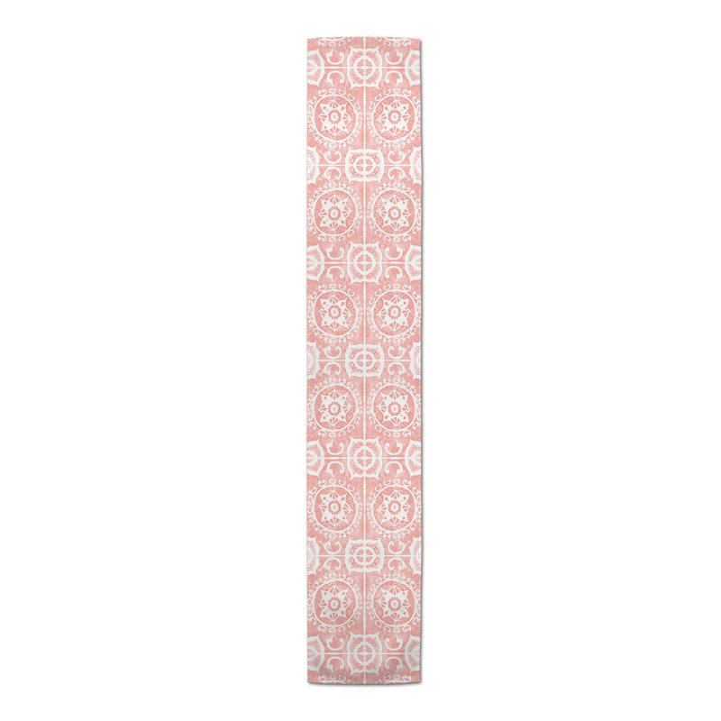 Chemin de table géométrique McKenna, L 90 po x l 16 po, Corail