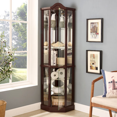 Vitrine d'angle en verre exquis avec tablettes réglables, barre lumineuse et décoration sculptée pour mettre en valeur des objets précieux