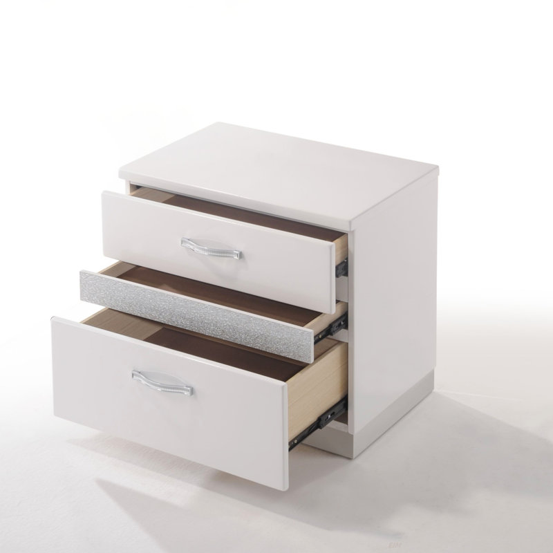Table de chevet avec finition blanche brillante et 3 tiroirs
