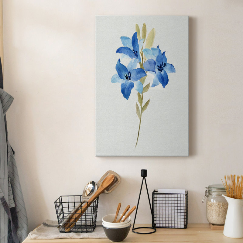 «Blue Blossom Botanical III», peinture sur toile tendue, H 18 po x l 12 po x P 1 po