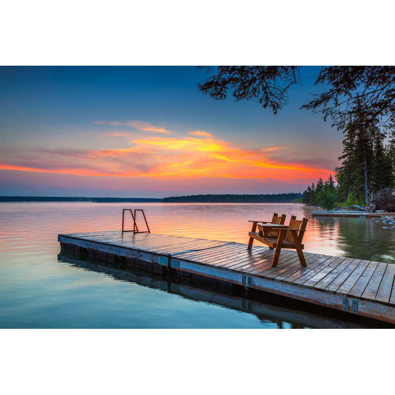 «Sunrise over the Dock in Clear Lake, Manitoba» par Scottrbennie - photographie sur toile tendue, H 32 po x l 48 po