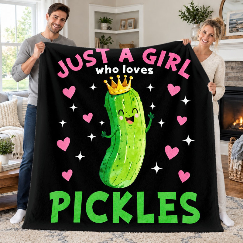 1pc Cute Pickle Blanket, Funny "Just A Girl Who Loves Pickles" Graphic Flannel Throw, Adorable Cartoon Pickle with Crown Design Cozy Blanket for Kids Girls Women, Lightweight Sofa Couch Bed Decor, Gift