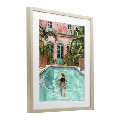 Fille nageant dans la piscine, reproduction sous verre, conception de The Prints Vibe