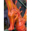 Statue géante d'hippocampe orange