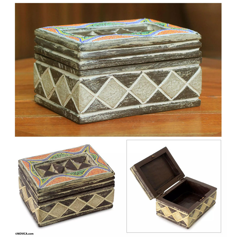 Boîte à bijoux perlée en bois ghanéen
