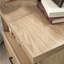 Table de chevet au fini brun avec tiroir simple, design, compact pour une utilisation dans une chambre à coucher de style champêtre décontracté, tiroir, chevet ou décor