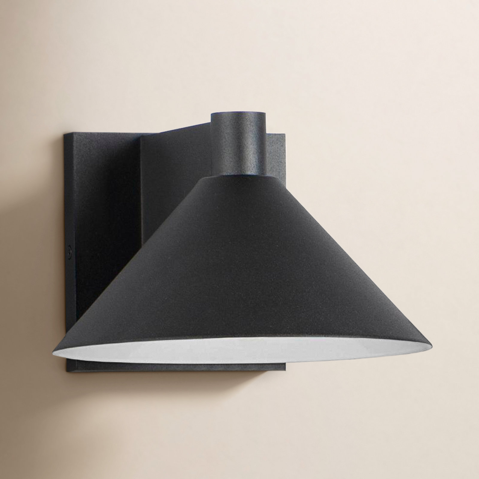 Chauncey Outdoor LED Wall Light, Black, 8