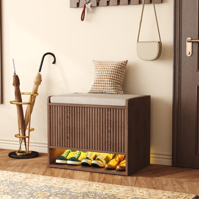 Banc de rangement à chaussures cannelé simple 23,6 po avec éclairage DEL et coussin rembourré, tabouret de changement de chaussures d'entrée avec tablette inférieure ouverte