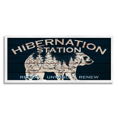 «Hibernation Station Sign Wilderness Bear Trees Silhouette» par Kim Allen - cadre flottant, impression