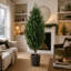 Ensemble de 2 arbres de Noël artificiels en cèdre de 4 pi résistants aux rayons UV, 291 pointes de branches en PE, faux arbre à feuilles persistantes pour la décoration de patio de maison de vacances